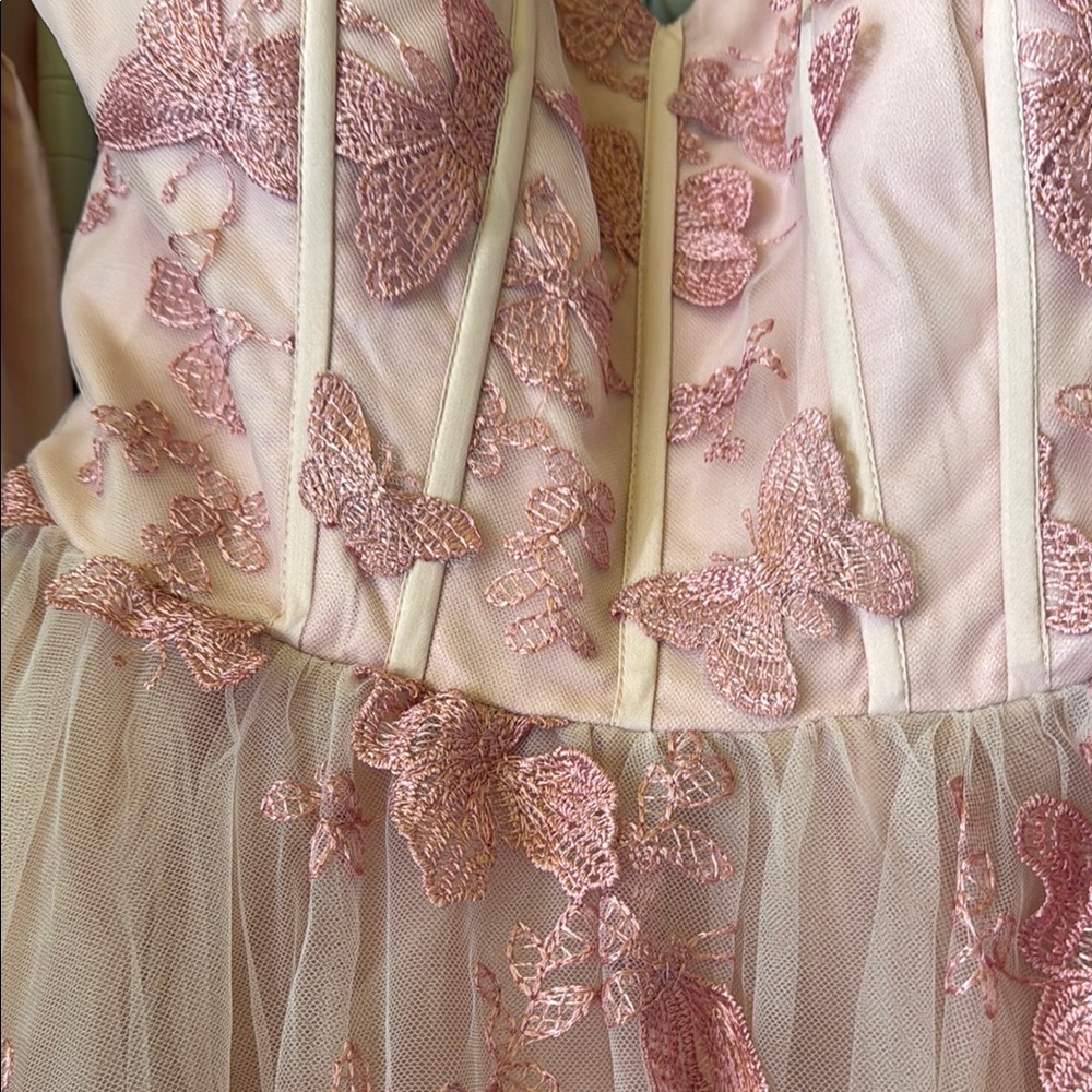 Elegant Pink Lace Gown - Picture 4 of 12